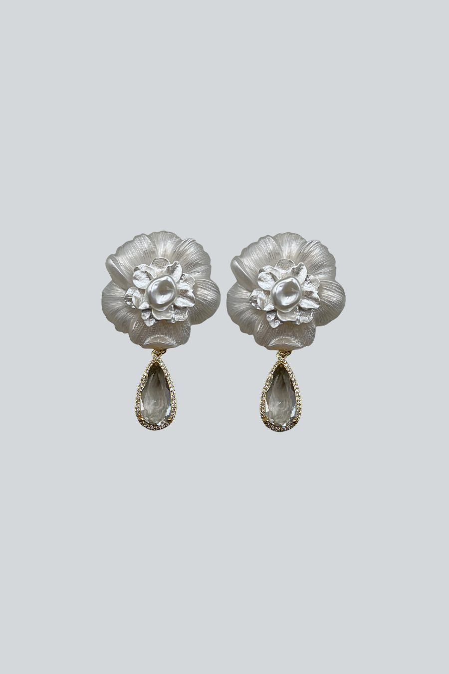 ARETES FLOR BLANCA CRISTAL BLANCO